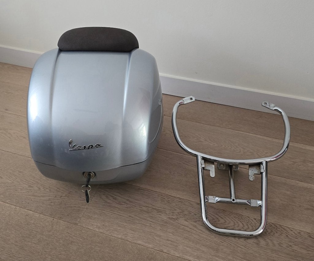 Nieuwe topkoffer met achterdrager Vespa, Motoren, Accessoires | Koffers en Tassen, Ophalen of Verzenden, Nieuw