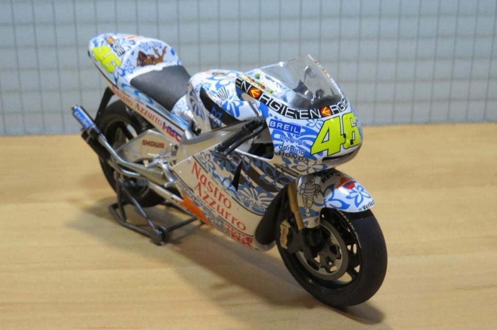 Valentino Rossi Honda NSR500 2001 Mugello 1:12, Enlèvement ou Envoi, Neuf, 1:9 à 1:12, Moteur