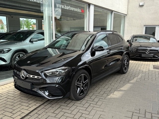 GLA 180 Amg Line-NightP-360Cam-Multibeam Led-CarPlay. ...., Auto's, Testrit aan huis, 4 cilinders, Zwart, 5 zetels