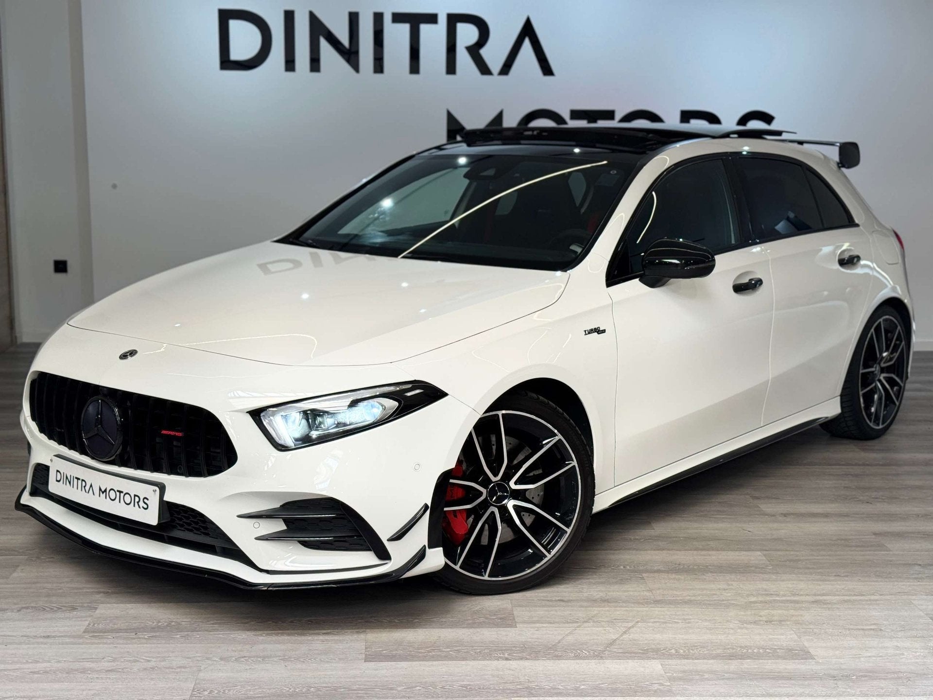 Mercedes-Benz A 35 AMG 4MATIC – Pano / Night Pakket / Navi, Auto's, Automaat, Gebruikt, 4 cilinders, Alcantara