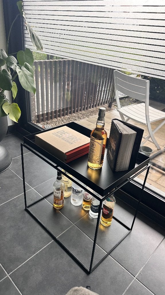 Bijzettafel : de Tray Table van Hay perfecte staat, 55 à 75 cm, Enlèvement, Métal ou Aluminium, Rectangulaire