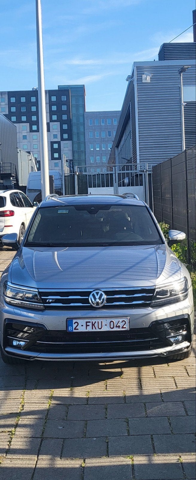 Volkswagen tiguan r line benzine full  km 104.000km  2020 1,, Autos, Cuir, 15 cm³, Achat, 7 places