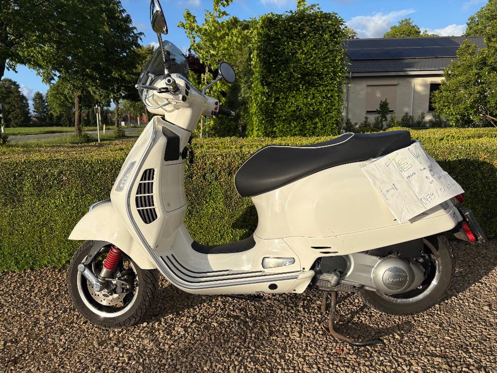 Vespa 300 GTS ABS te koop, Motoren, Scooter, Particulier, Minimaal motorrijbewijs A2, Automaat