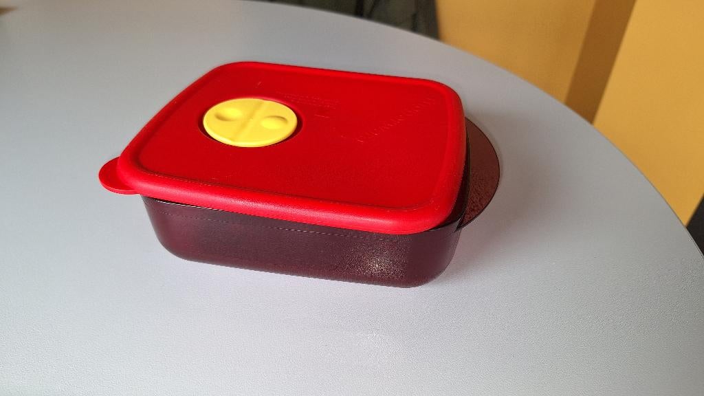 Tupperware microgolf Crystal Plus rechthoekig 600 ml, Ophalen of Verzenden, Gebruikt, Rood