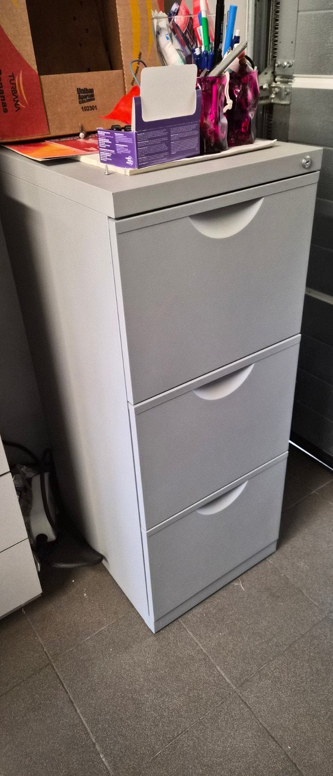 Archiefkast met inhoud., Ophalen