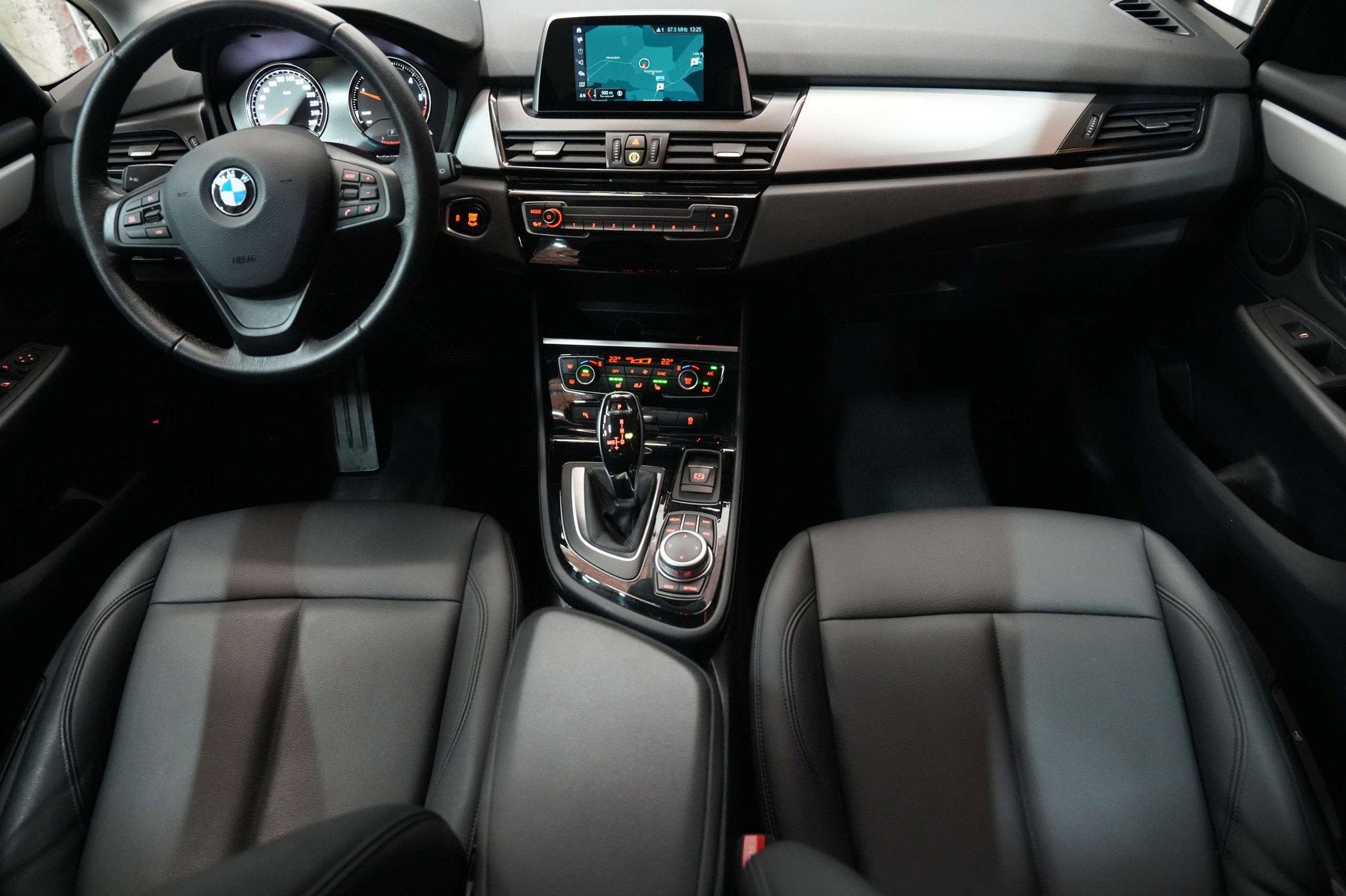 BMW 216 dA Active Tourer Navi Camera LED Leder Garantie, Auto's, BMW, Automaat, Monovolume, Gebruikt, Bedrijf