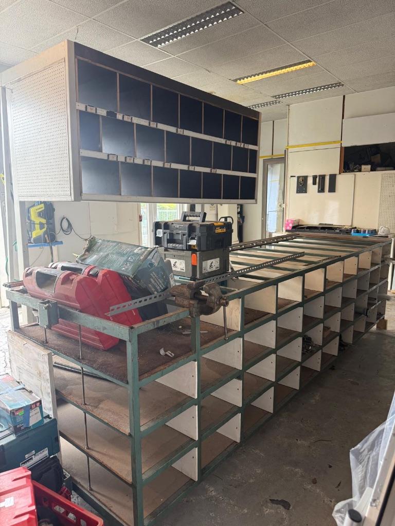 industriële werkbank met magazijnrekken, Enlèvement
