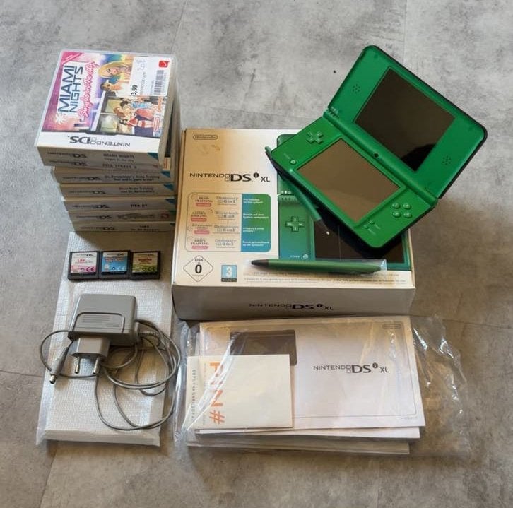 Nintendo DSi XL groen – complete set + 10 games, Games en Spelcomputers, Spelcomputers | Nintendo DS, Dsi XL, Met games, Ophalen of Verzenden