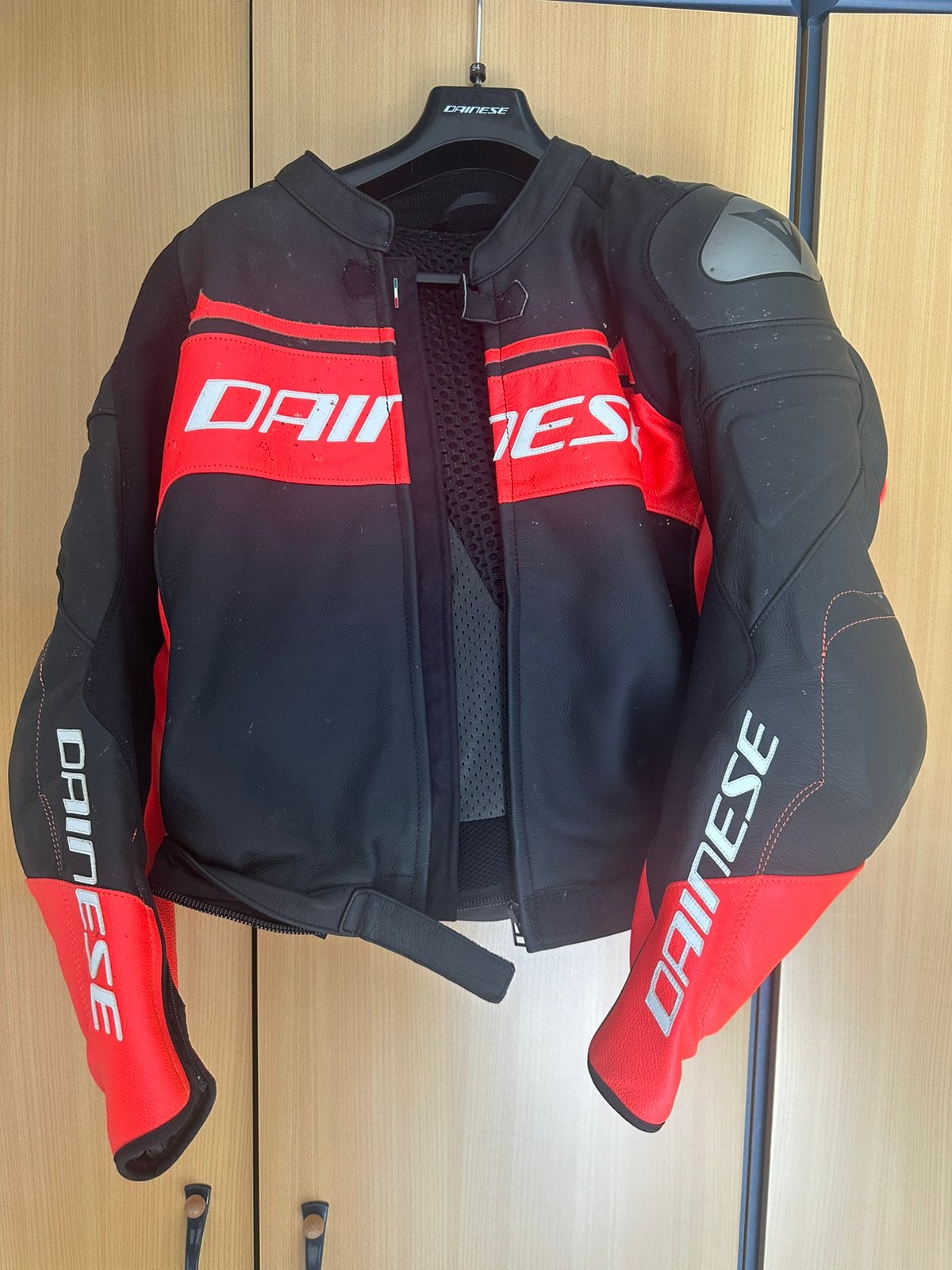 Dainese : Combinaison en cuir taille 54, Motos, Enlèvement, Combinaison