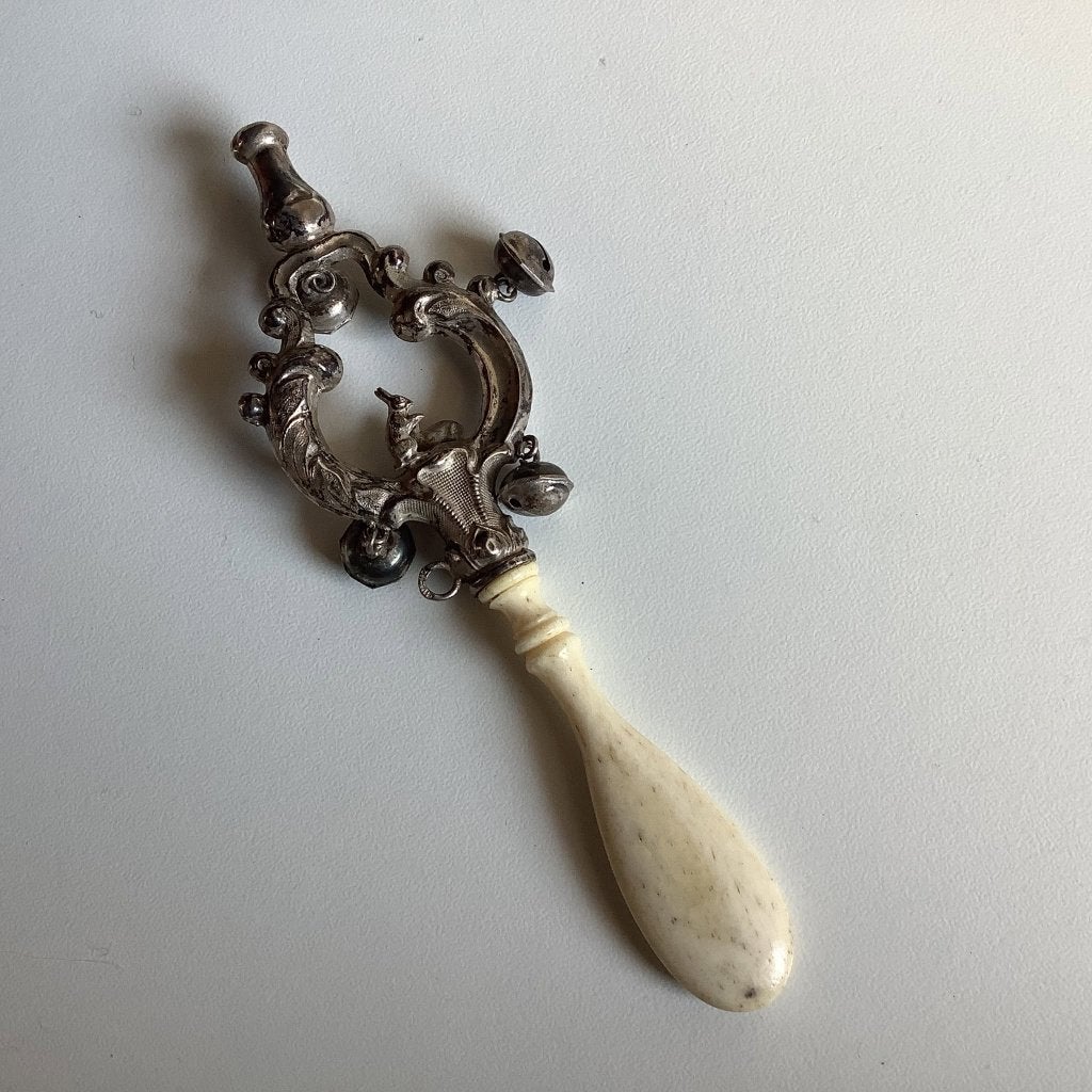 Antieke zilveren rammelaar met fluitje en konijntjes, Antiek en Kunst, Ophalen of Verzenden