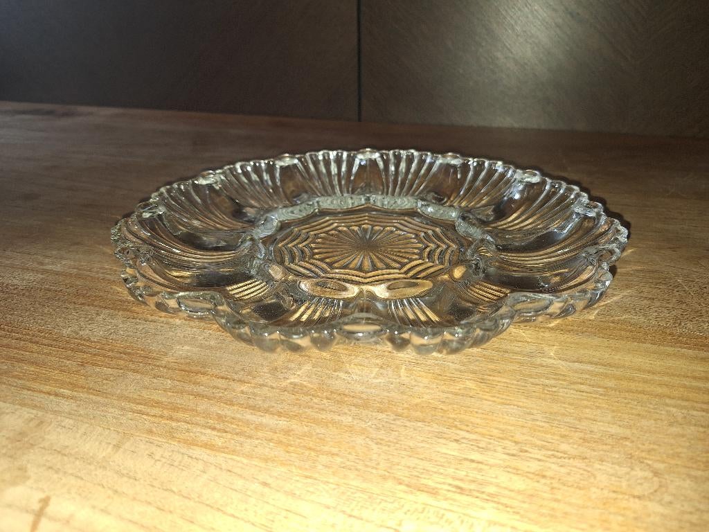 Assiette à oeufs farcis, Enlèvement