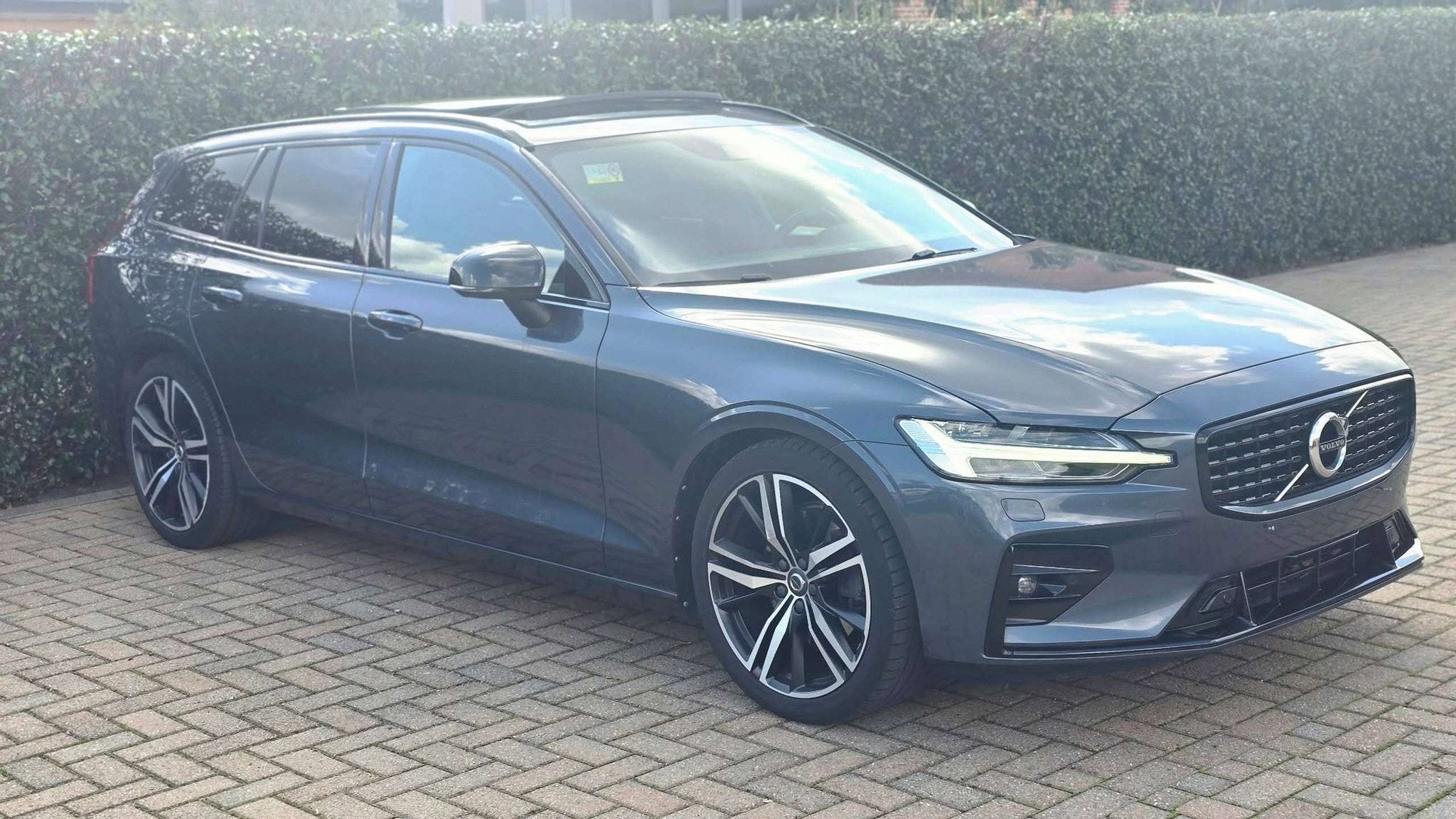 Volvo V60 V60 2.0 B3 MHEV Core DCT (automatique), https://public.car-pass.be/vhr/ebb8c780-c963-40d5-bb37-9d91694006f4, Euro 6