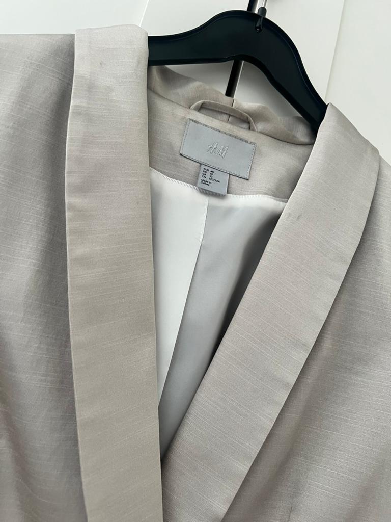 Feestelijk beige blazer met mooie accenten mt 38-40, Maat 38/40 (M), Beige, Ophalen of Verzenden, Zo goed als nieuw
