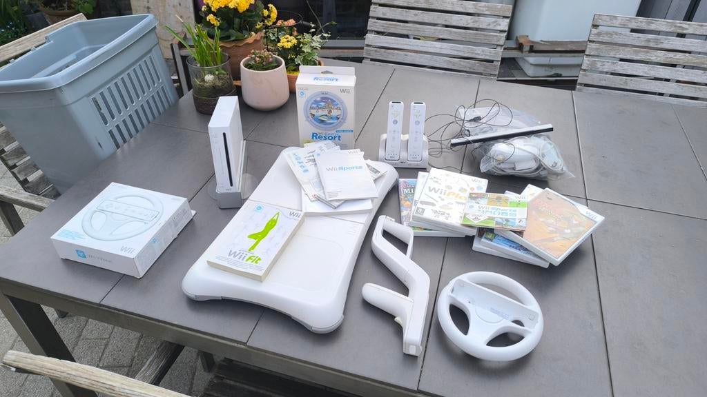 Wii console + pakket, Enlèvement, Utilisé, Avec 3 manettes ou plus, Avec jeux