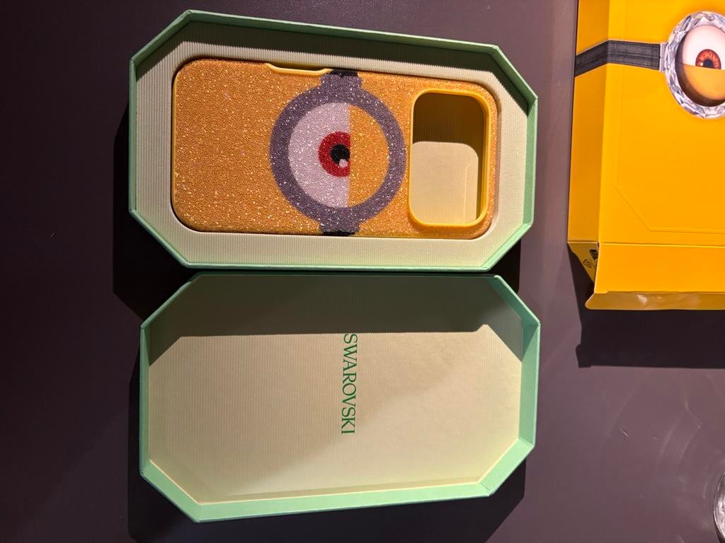 Coque Swarovski Minion pour iPhone 17 pro, Télécoms, Enlèvement ou Envoi, Neuf, Protection, Apple iPhone