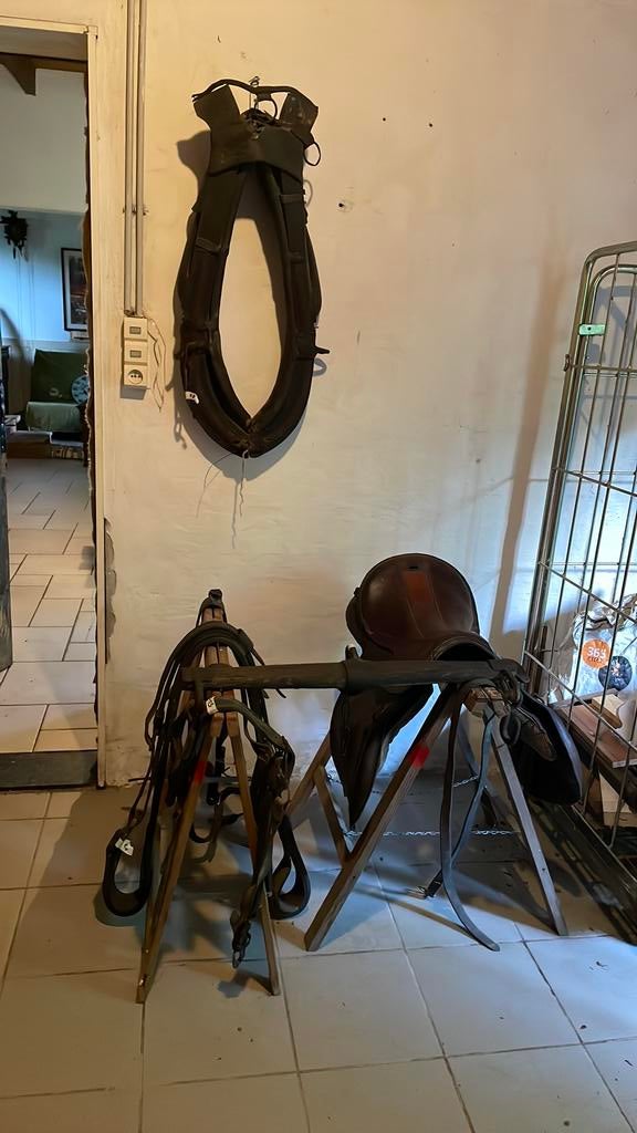 Paardenzadel + bijhorigheden, Ophalen