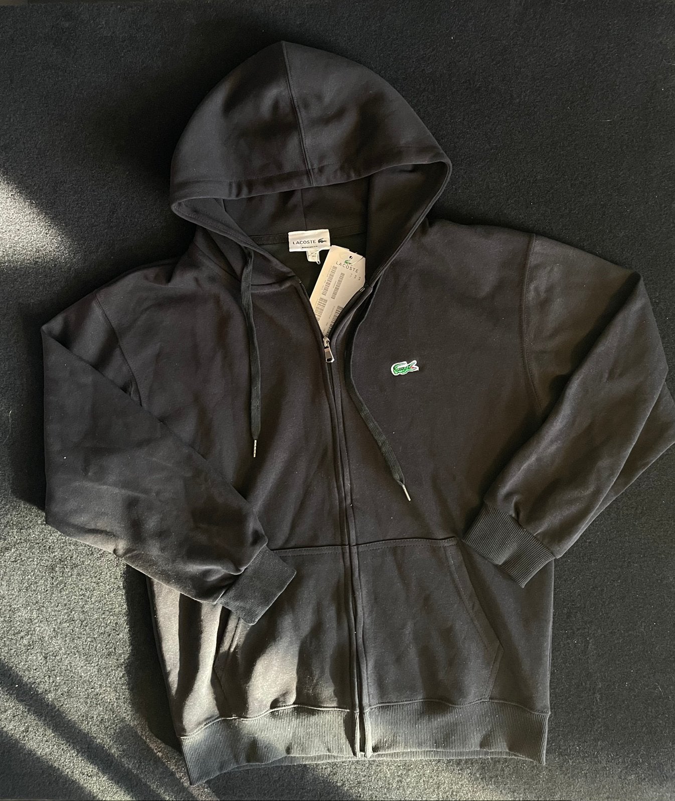 Lacoste zip up Maat L valt als M/ L zwart gloednieuw, Vêtements | Hommes, Enlèvement ou Envoi, Neuf, Taille 52/54 (L), Noir