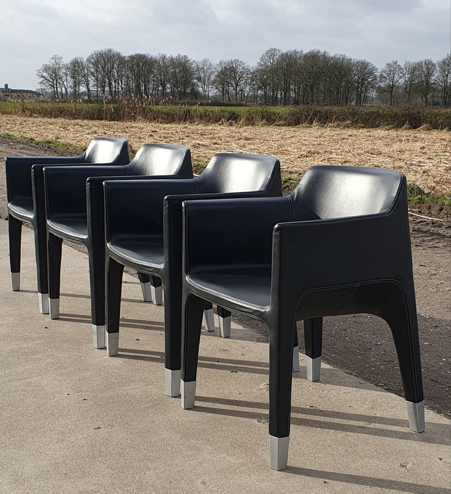 Set 4 Italiaans design Mon Ami Bellini Plank armstoelen, Huis en Inrichting, Stoelen, Ophalen, Italy design, Zwart, Leer