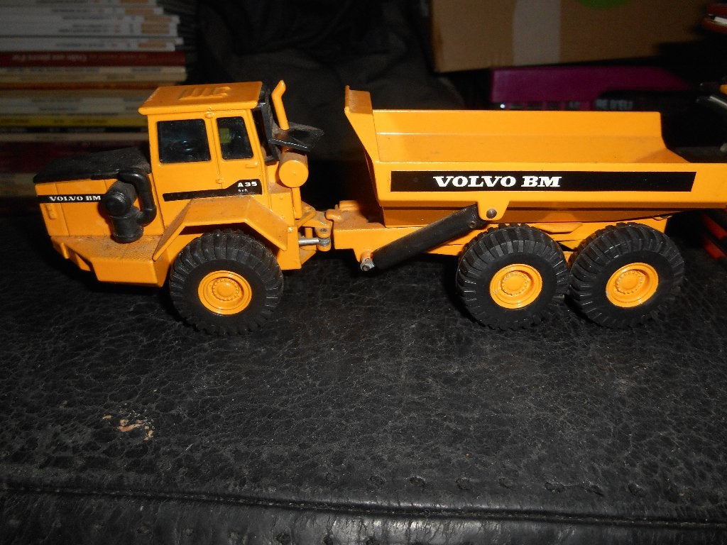 Joal 1/50 Volvo BM L 160, Hobby & Loisirs créatifs, Enlèvement ou Envoi
