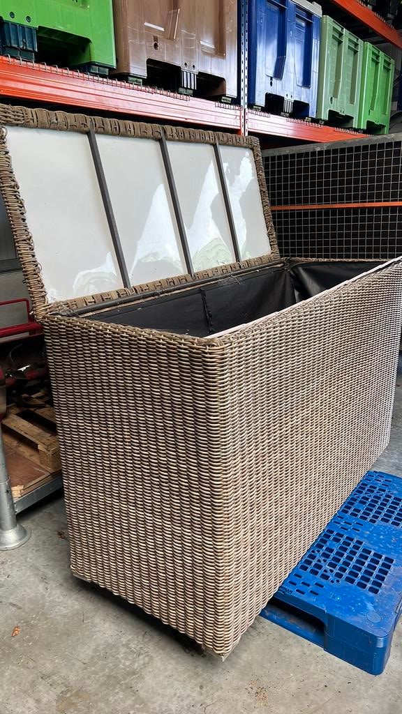 Rieten mand : 160 cm x 65 cm x 100 cm, Tuin en Terras, Ophalen, Zo goed als nieuw