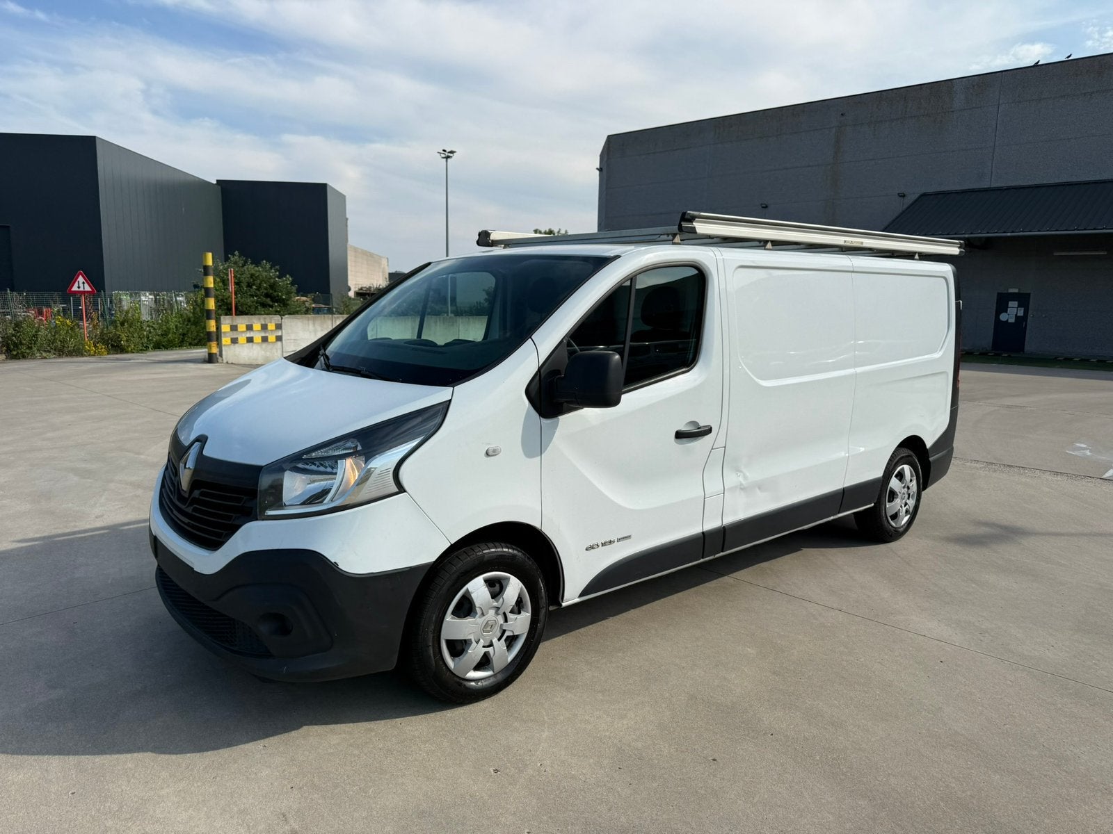 Renault Traffic 1.6 Diesel , 2017 , 252.000 KM , Euro 6, Auto's, Bestelwagens en Lichte vracht, 4 deurs, Stof, Renault, Wit
