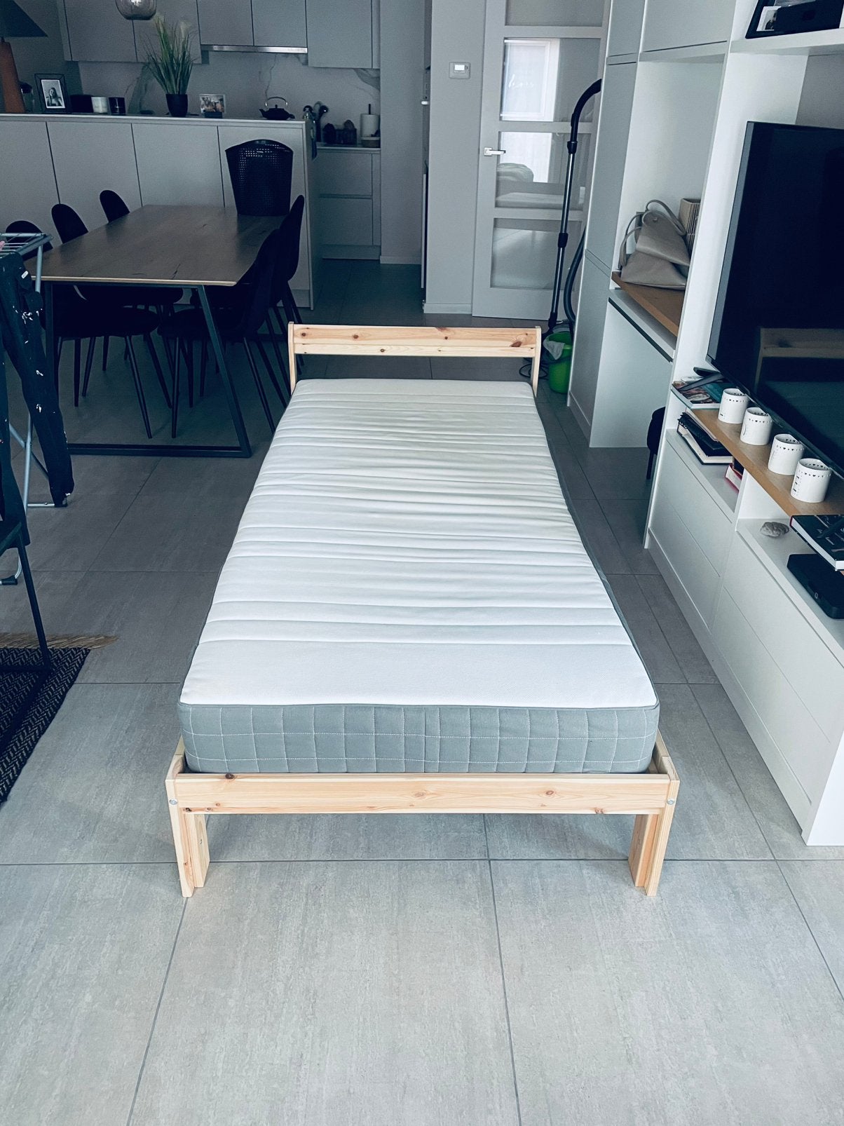 1 lit avec sommier à lattes et matelas, Enlèvement, Comme neuf