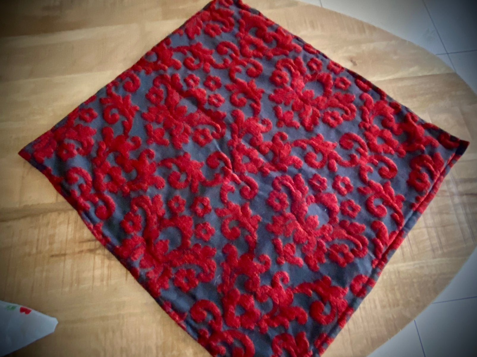 Groot sierkussen Bordeaux/rood, Gebruikt, Afneembare hoes, Verzenden, Vierkant