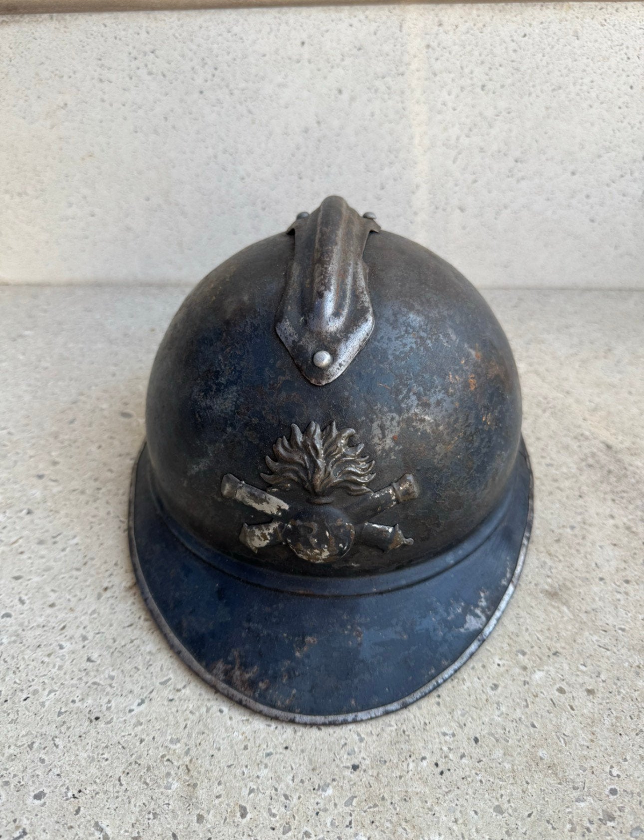 Wo1 Franse artillerie helm ,afkorting naam van de soldaat., Ophalen of Verzenden