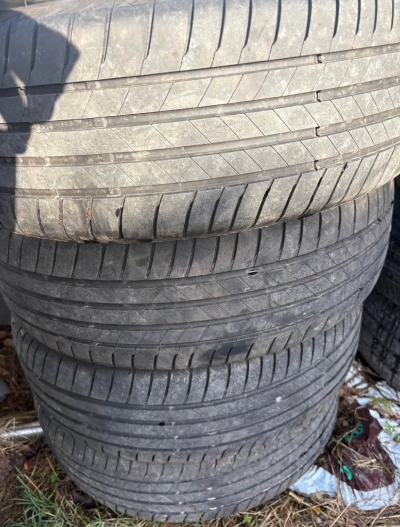 4 pneus 215/60/17 bridgestone état neuf, Autos : Pièces & Accessoires, Neuf, 215 mm, Véhicule de tourisme, Pneus été