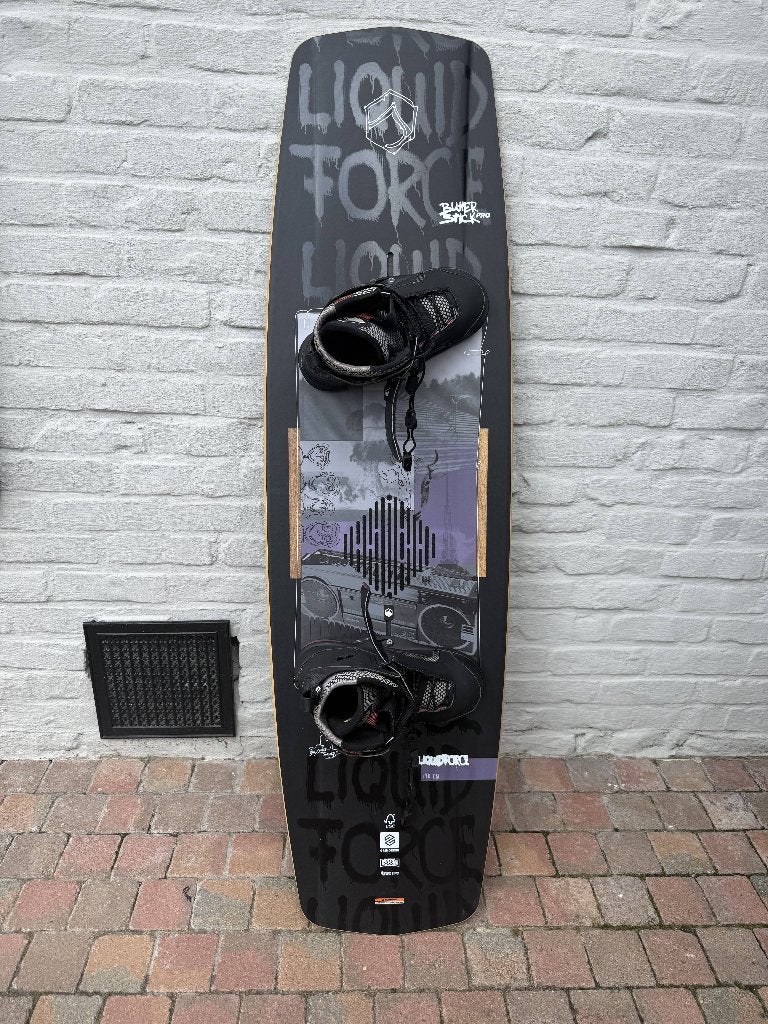 Liquid Force Butterstick Pro 148cm + 4D boots maat 45/46, Sports nautiques & Bateaux, Kitesurf, Enlèvement, Utilisé