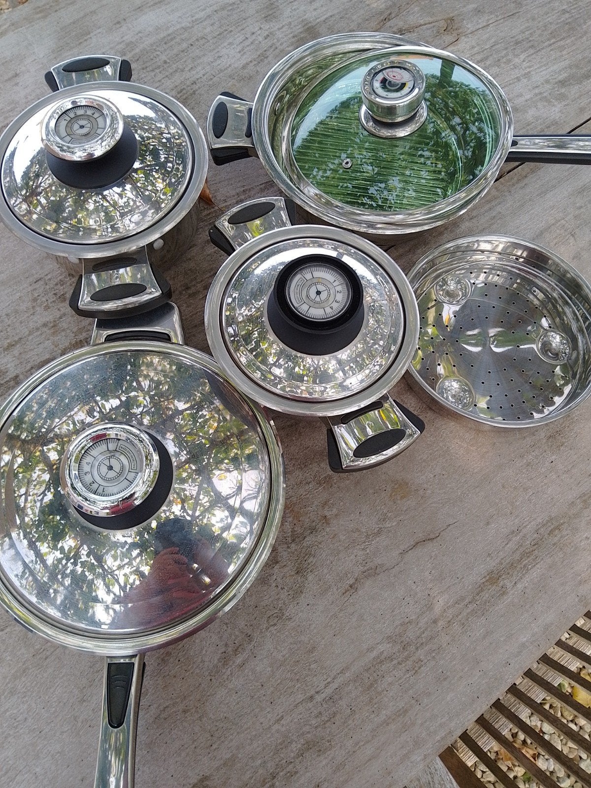 Potten en pannen met temperatuur meter., Ophalen