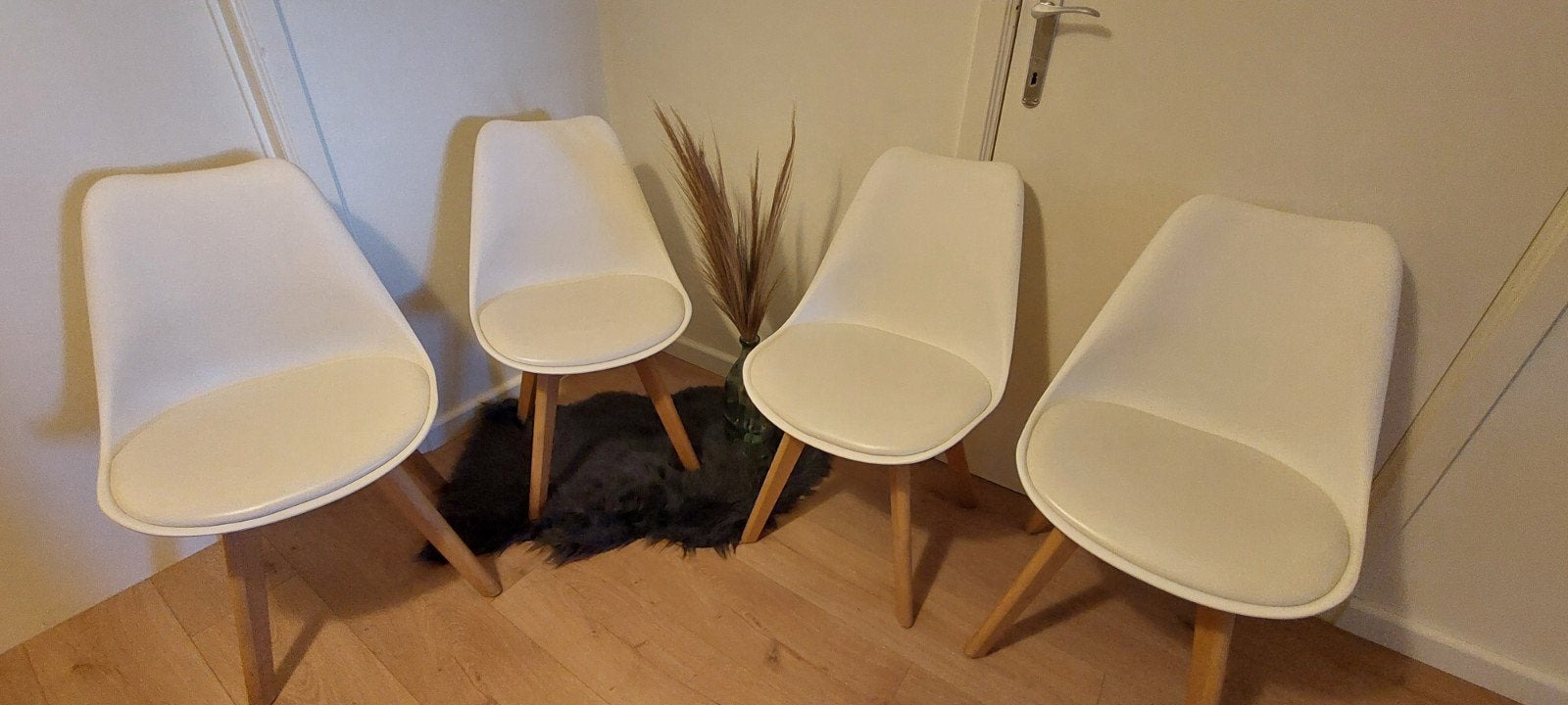4 moderne witte stoelen, Ophalen