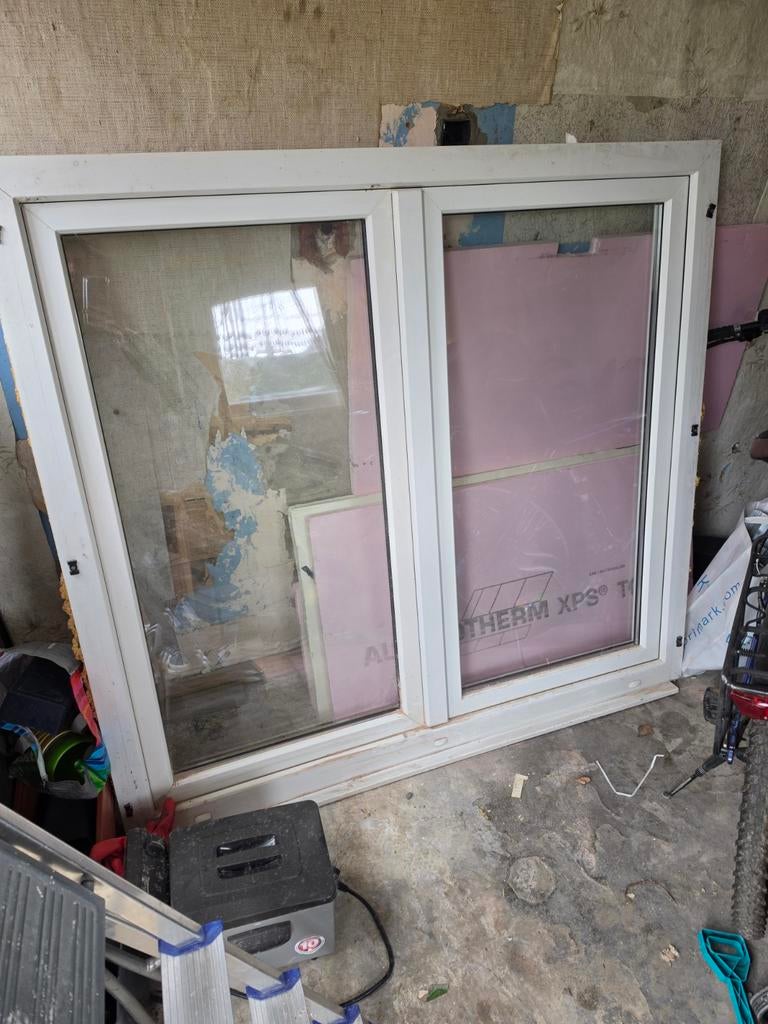 Wit PVC raam met dubbel glas - 155cm x 144cm", Ophalen