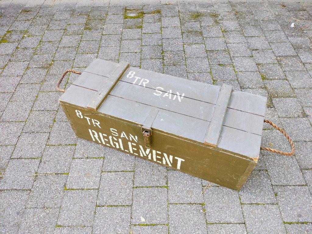 Oude houten militaire legerkist. 8 TR SAN REGLEMENT., Ophalen, Landmacht, Kist of Geocache