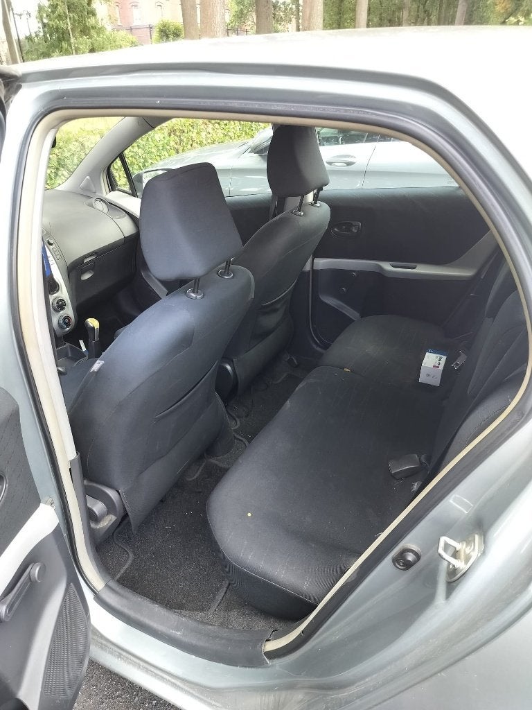 Toyato Yaris, Autos, Argent ou Gris, Achat, Boîte manuelle, Autre carrosserie