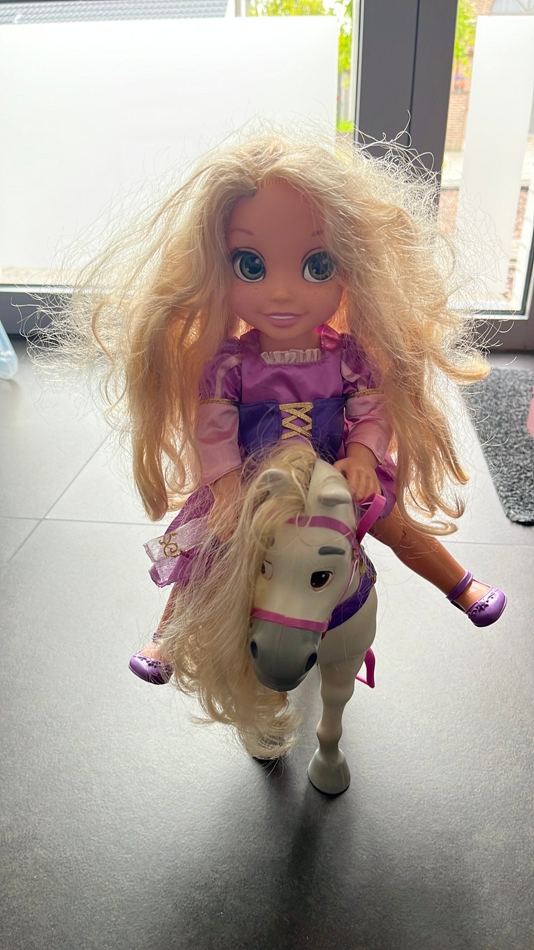 Rapunzel pop & paard, Kinderen en Baby's, Speelgoed | Poppen, Ophalen, Zo goed als nieuw