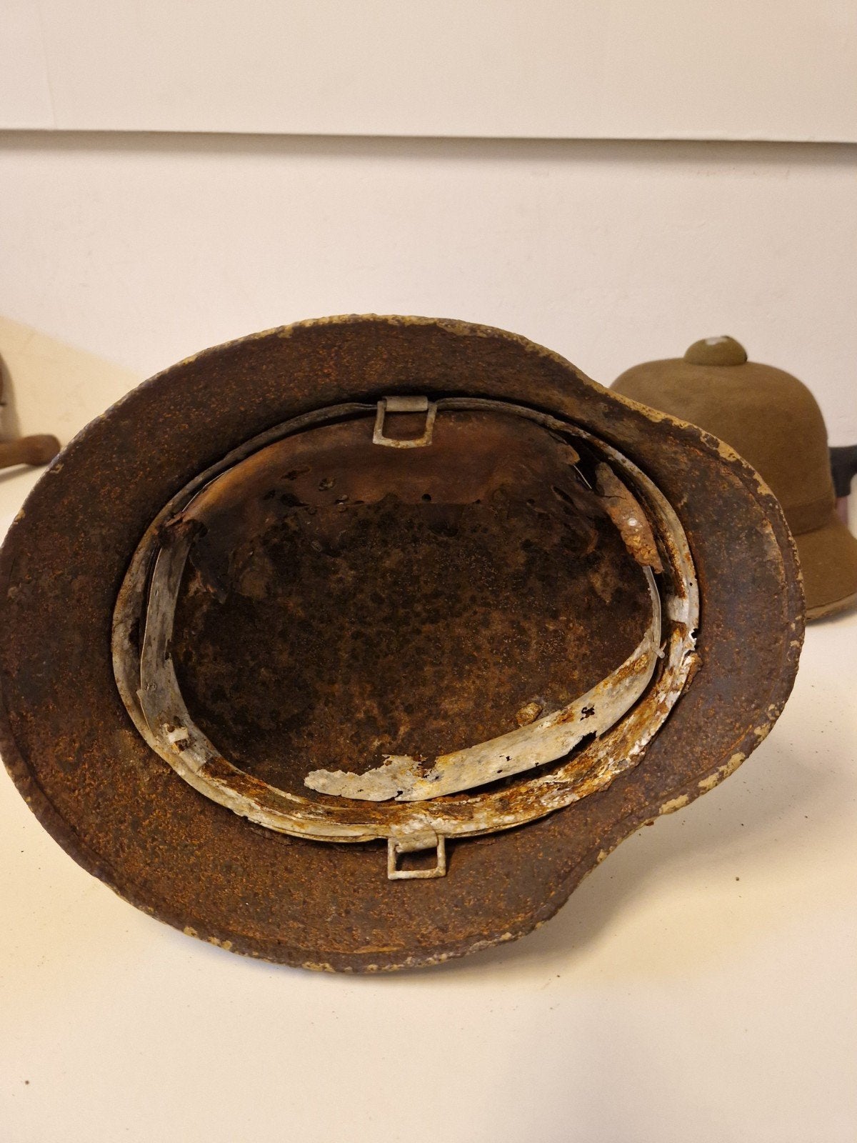 ww2 originele duitse camo helm deels binnenwerk, Ophalen of Verzenden