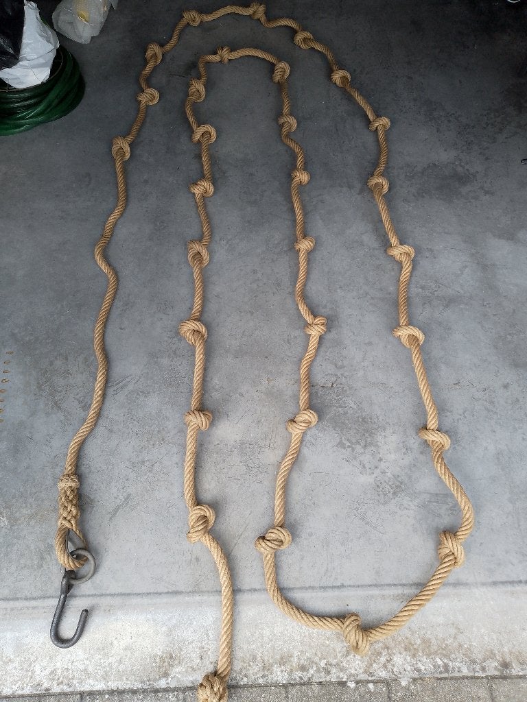 Zeer stevig en robuust klimtouw met knopen van 10 meter., Ophalen of Verzenden, Zo goed als nieuw, Armen