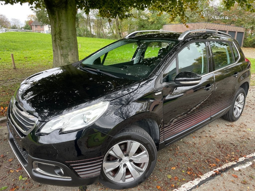 Peugeot 2008 URBAN CROSS Navigatie,Cruiscontrol, Voorwielaandrijving, Dealer onderhouden, Euro 6, 1199 cc