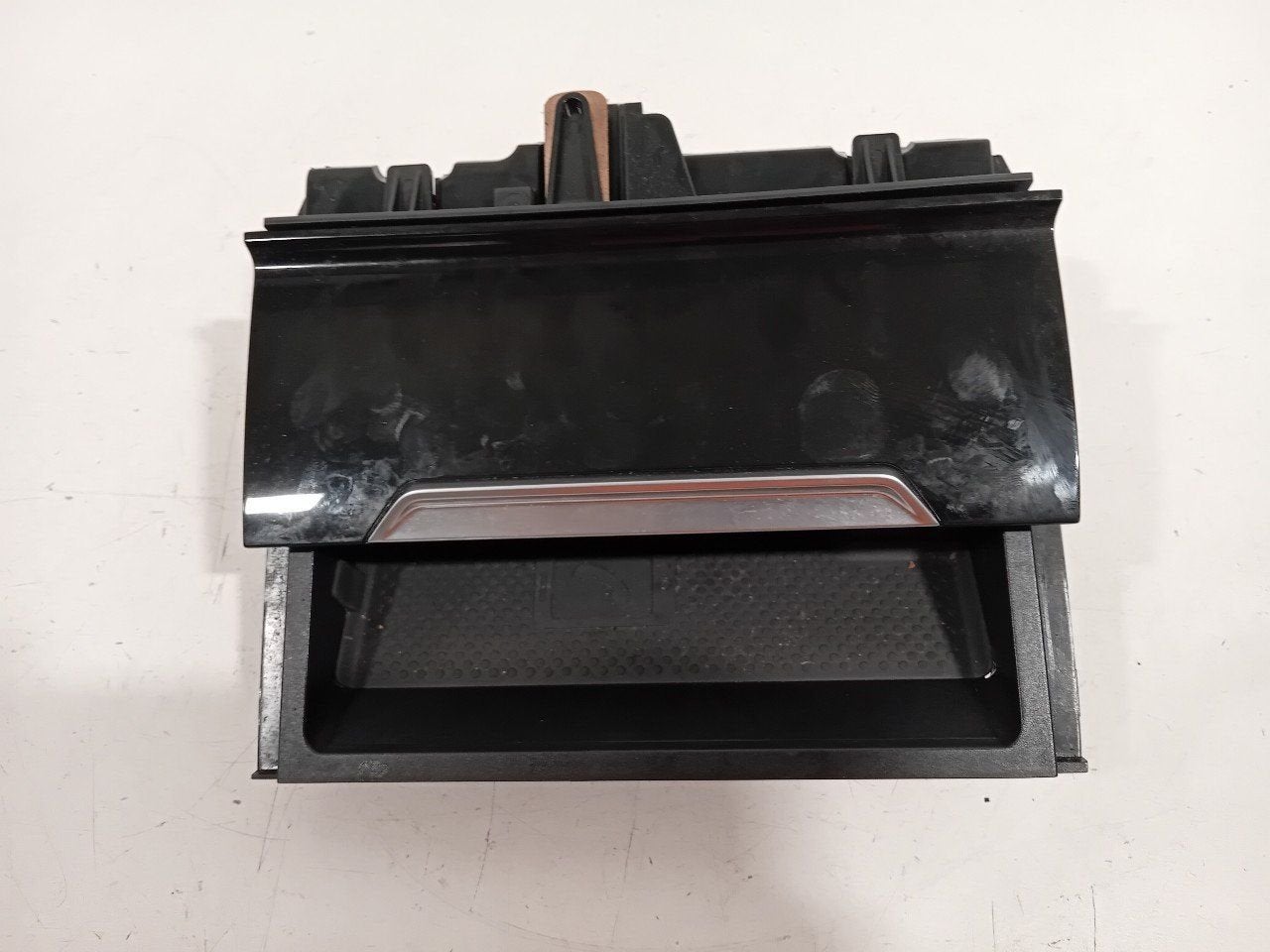 Opbergvak middenconsole Volkswagen Passat, Auto-onderdelen, Onderdelen@venauto.nl, Van der Ven Autorecycling B.V., Gebruikt, Ettenseweg 76, 4706 PB Roosendaal, The Netherlands