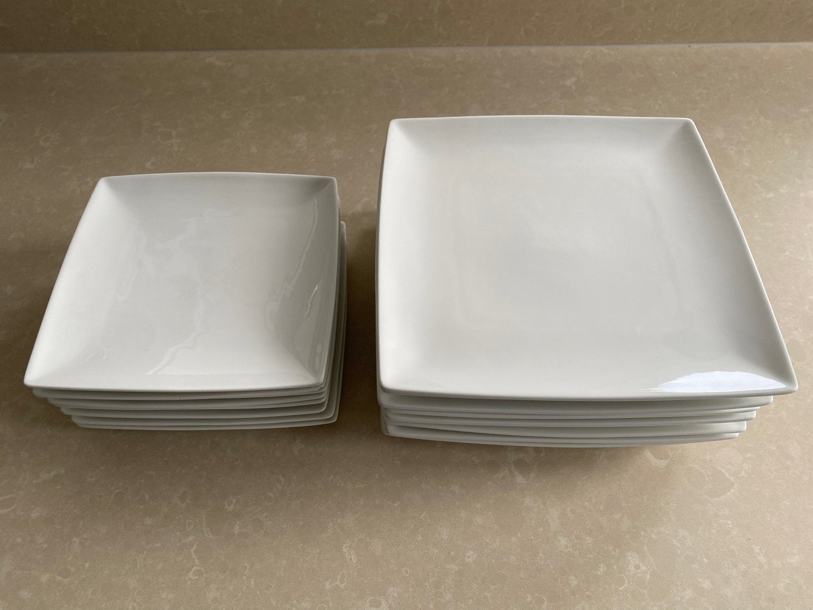 Vaisselle Yong, Enlèvement, Comme neuf, Assiettes(s)