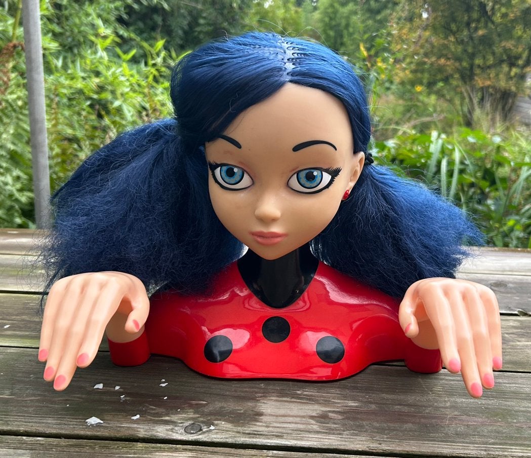 Miraculous Ladybug Marinette stylinghoofd met handen, Ophalen, Gebruikt, Pop
