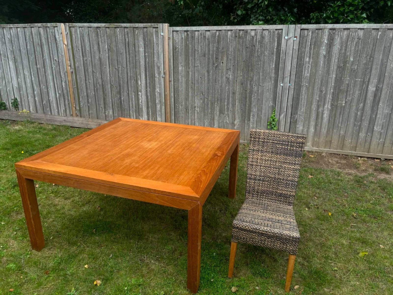 Eettafel en 8 stoelen, Ophalen