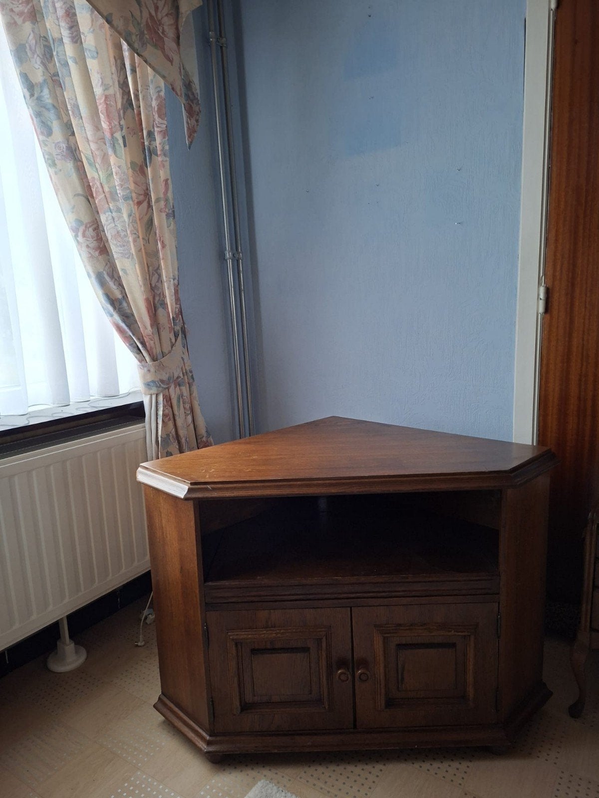 salontafeltje, 2 hoekkastjes, halkastje, vitrine kasten, Ophalen