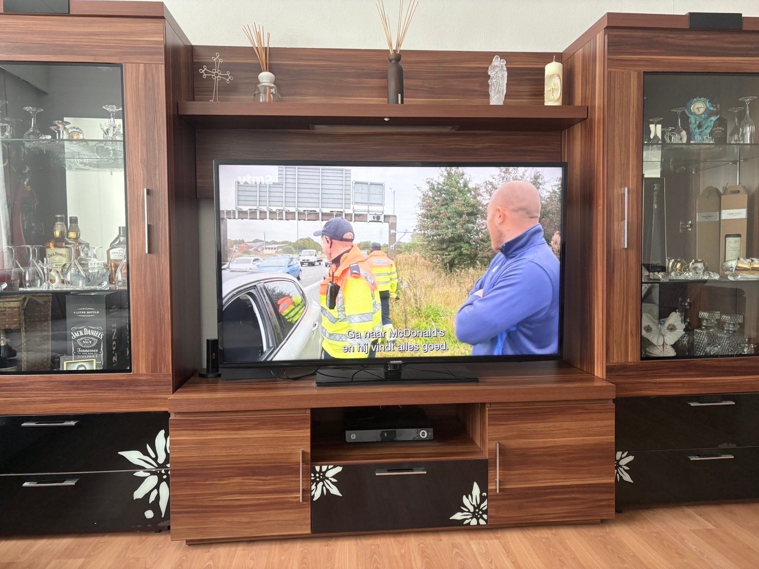 Tv kast te koop, Ophalen