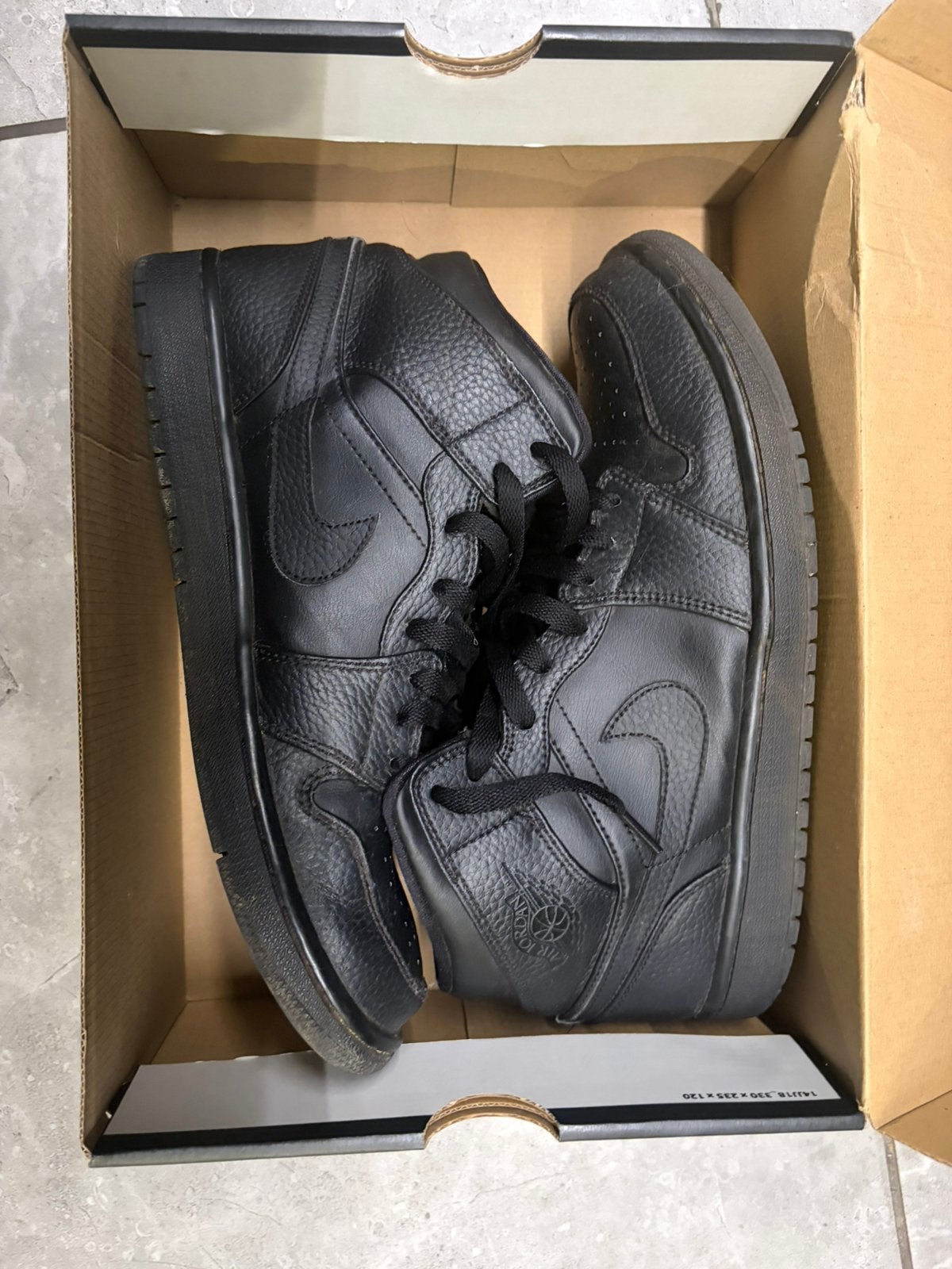 Air Jordan 1 Mid (44), Doe-het-zelf en Bouw, Veiligheidskleding, Ophalen, Zo goed als nieuw