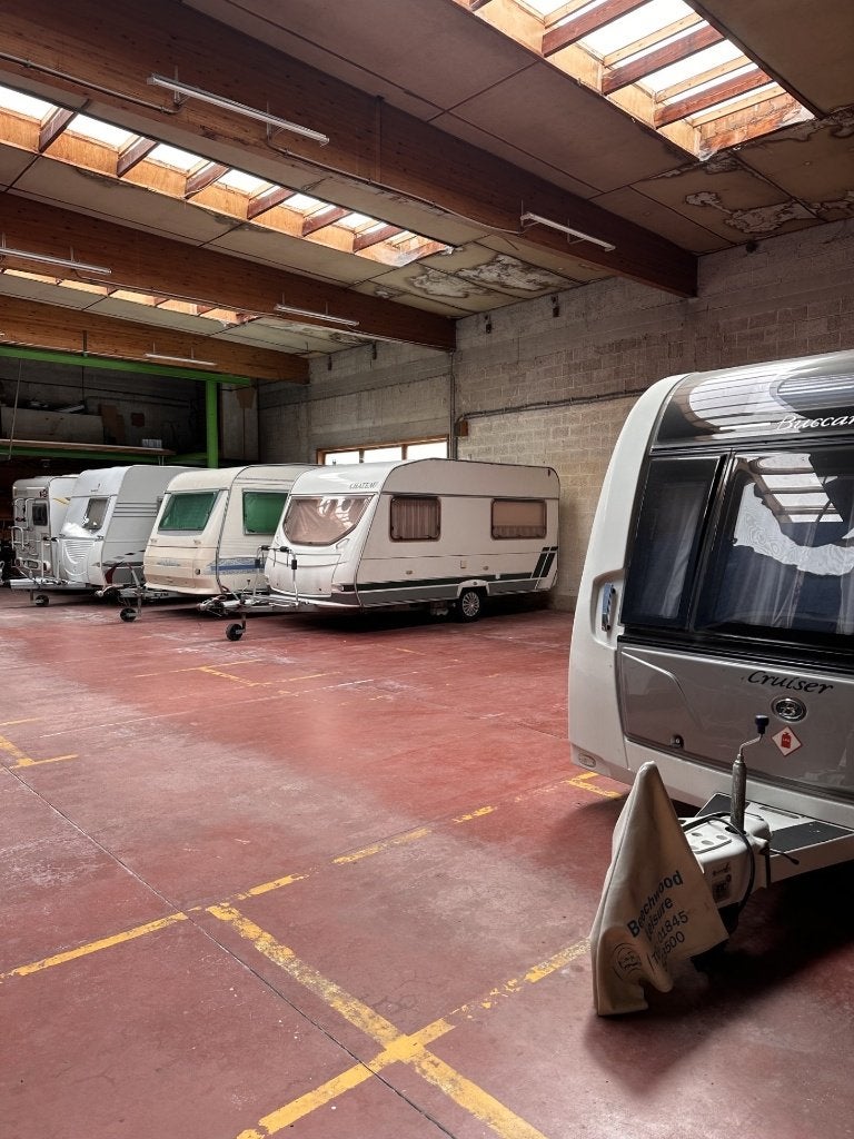 Opslag caravans tot 6m70 regio Sint-Niklaas