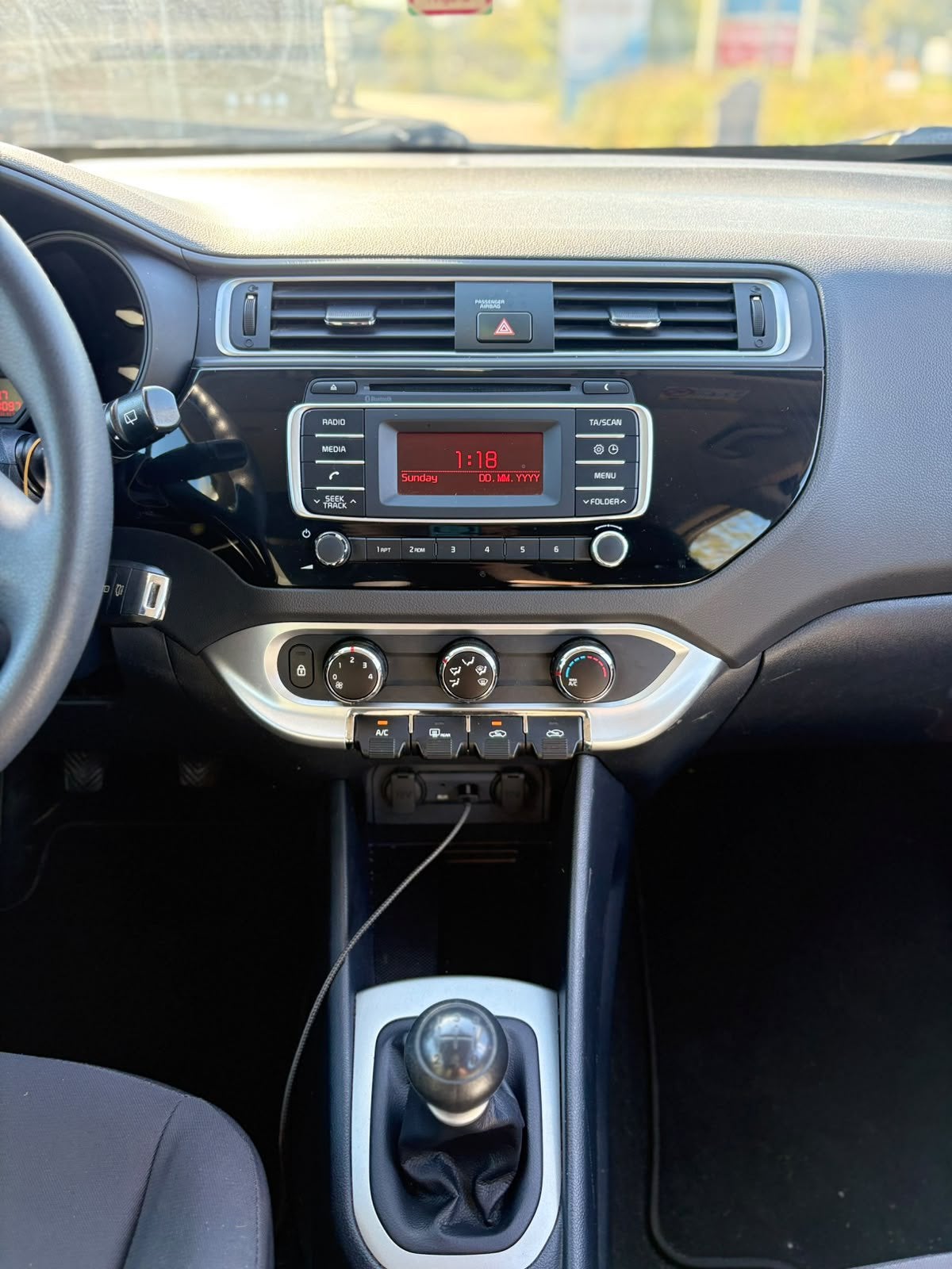 Kia rio 2016 benzine 124098 km, Auto's, Voorwielaandrijving, Stof, Particulier, Dealer onderhouden