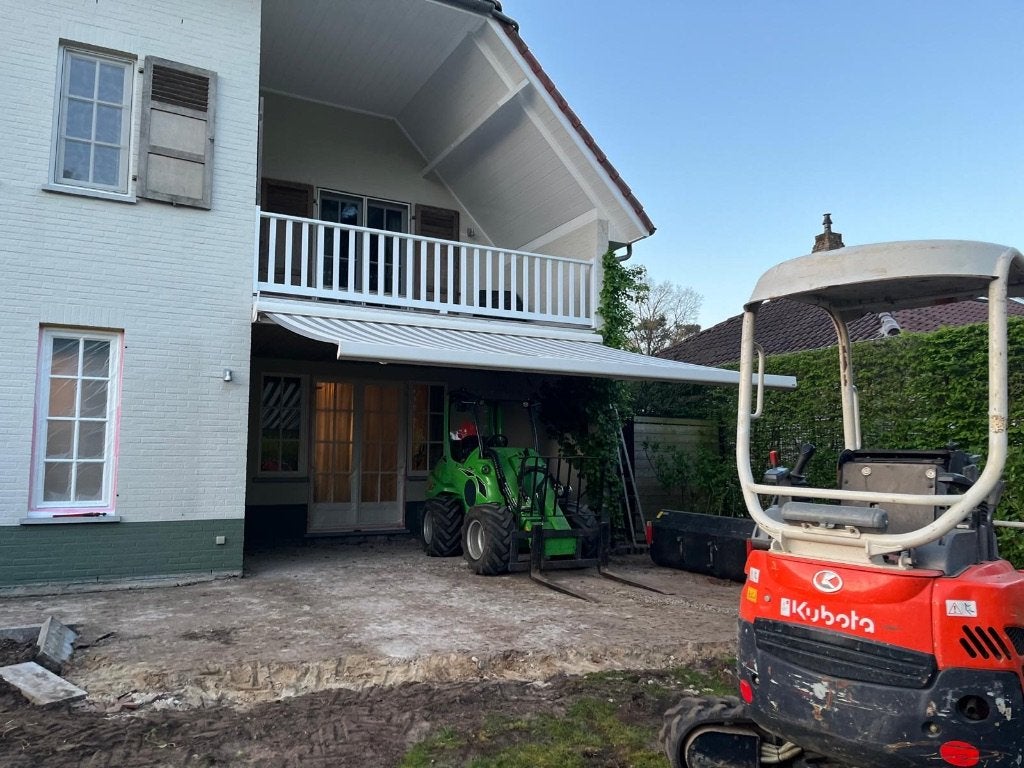 Terrasluifel, Ophalen, Elektrisch, Zo goed als nieuw, 250 cm tot 450 cm
