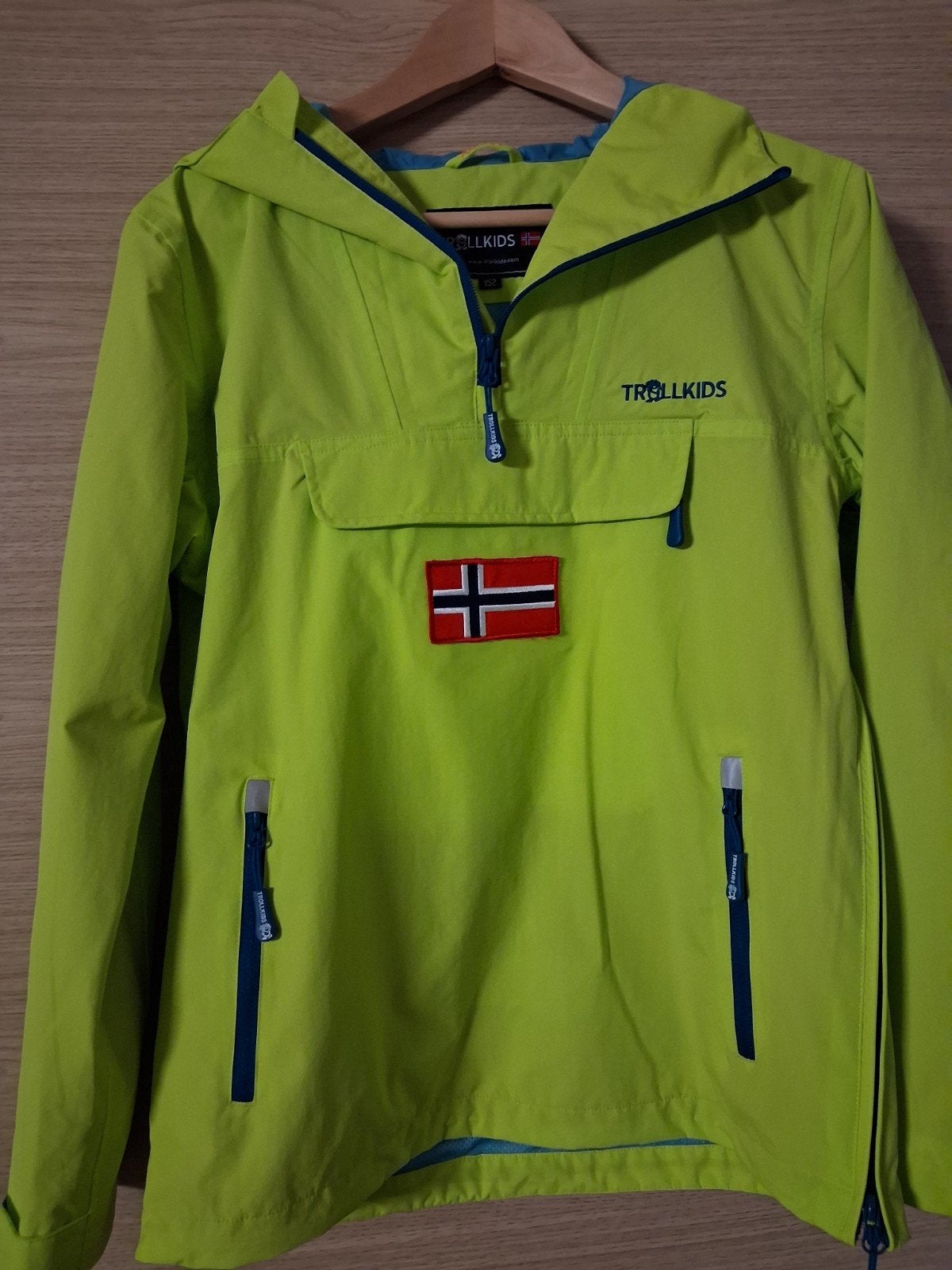 veste trollkids, Enlèvement
